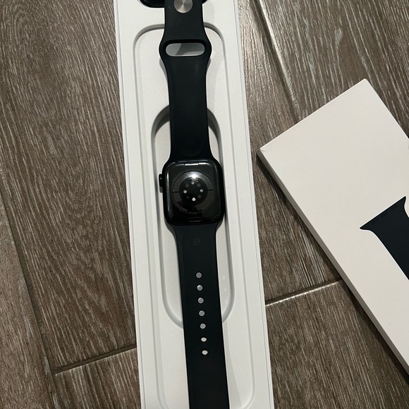 Apple Watch Series 8 - Picture 2 of 14